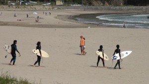 多々戸浜でサーフィン