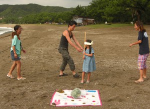 弓ヶ浜でスイカ割り