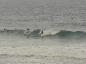 白浜でサーフィン